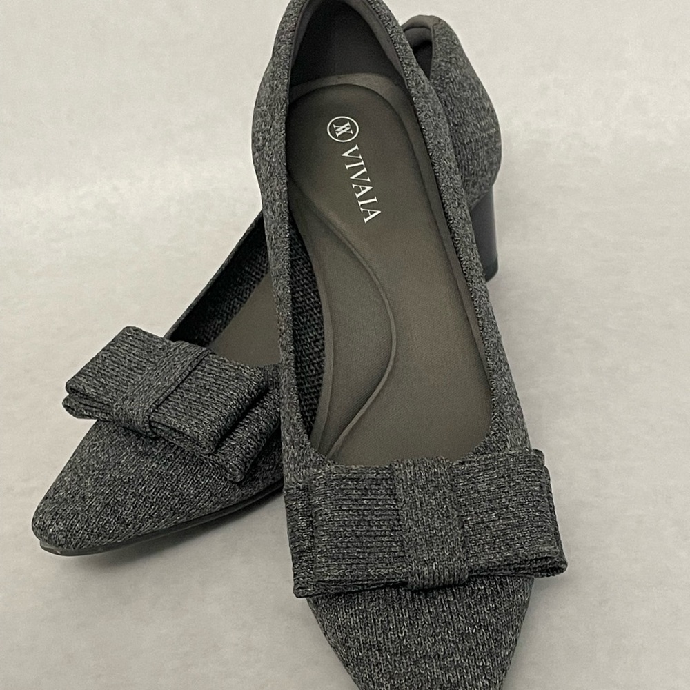 Vivaia gray pointed toe, bow, chunky heel